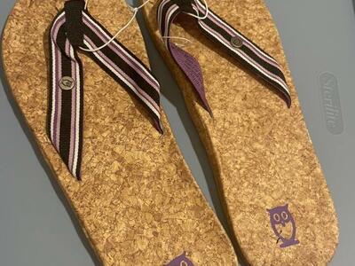 New Women’s Thong Flip Flop Sandals Size 10