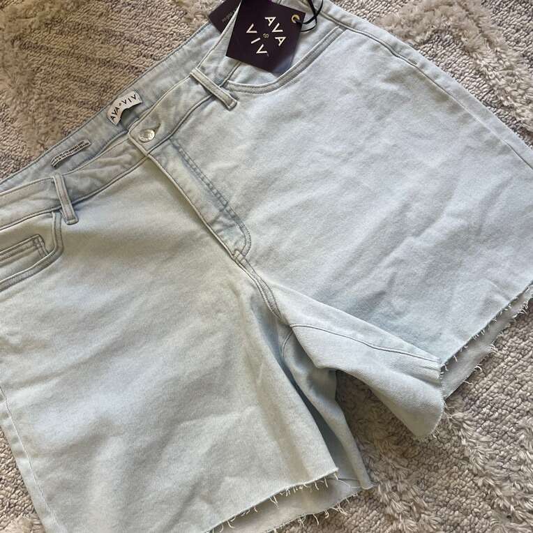 New! Ava & Viv Light Denim Women’s Size 18 Shorts