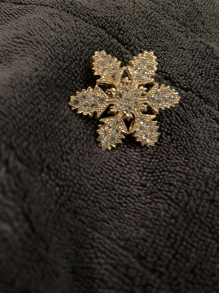 Beautiful Vintage Snowflake Brooch