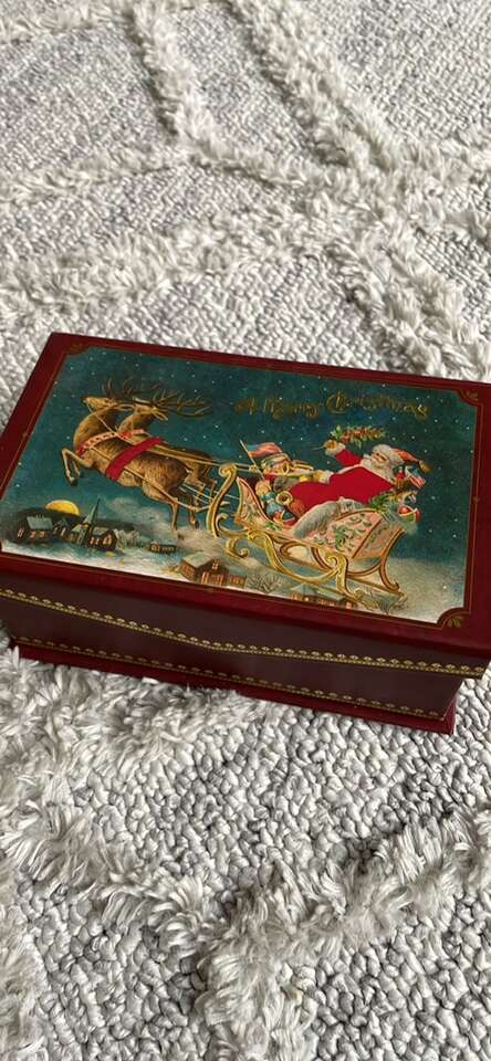 Punch Studio Christmas Music Note Box