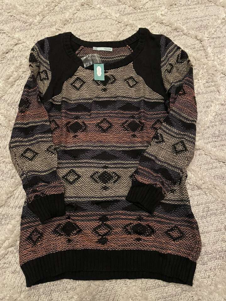 Maurices Sweater New With Tag Size Large
