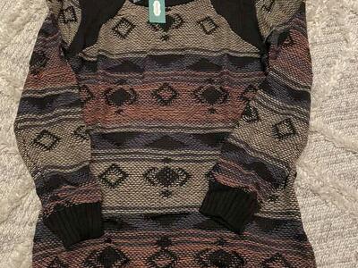 Maurices Sweater New With Tag Size Large