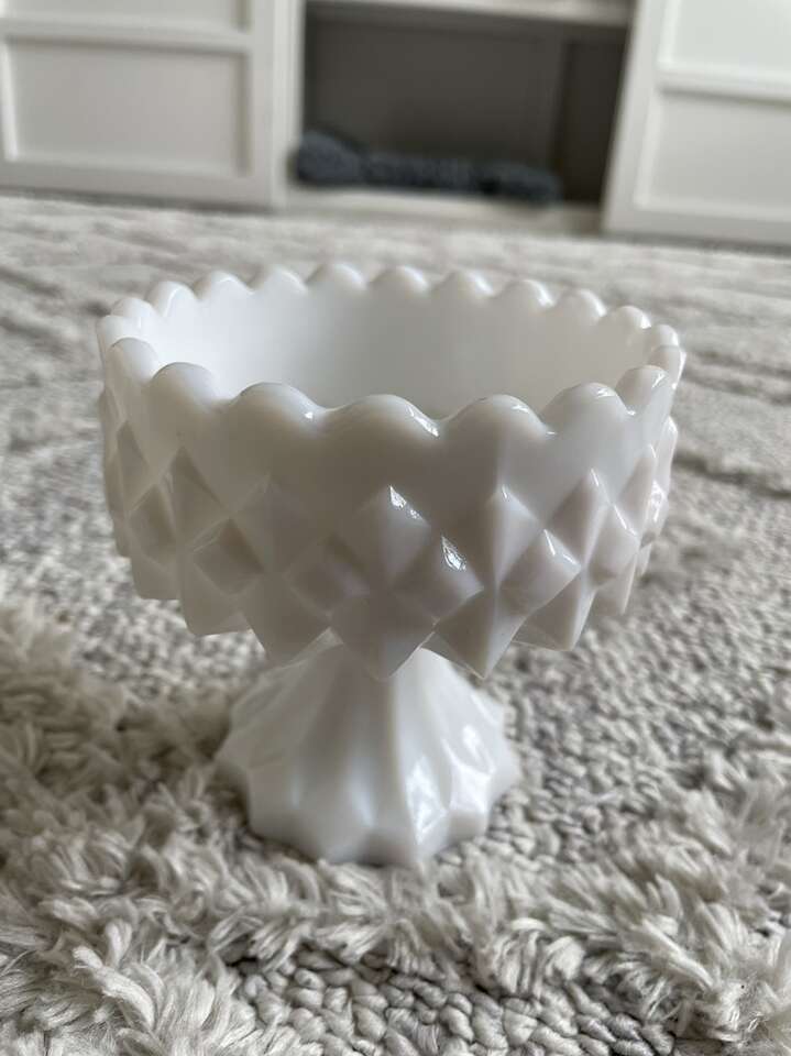 L.E. Smith Milk Glass Candy Dish Vintage