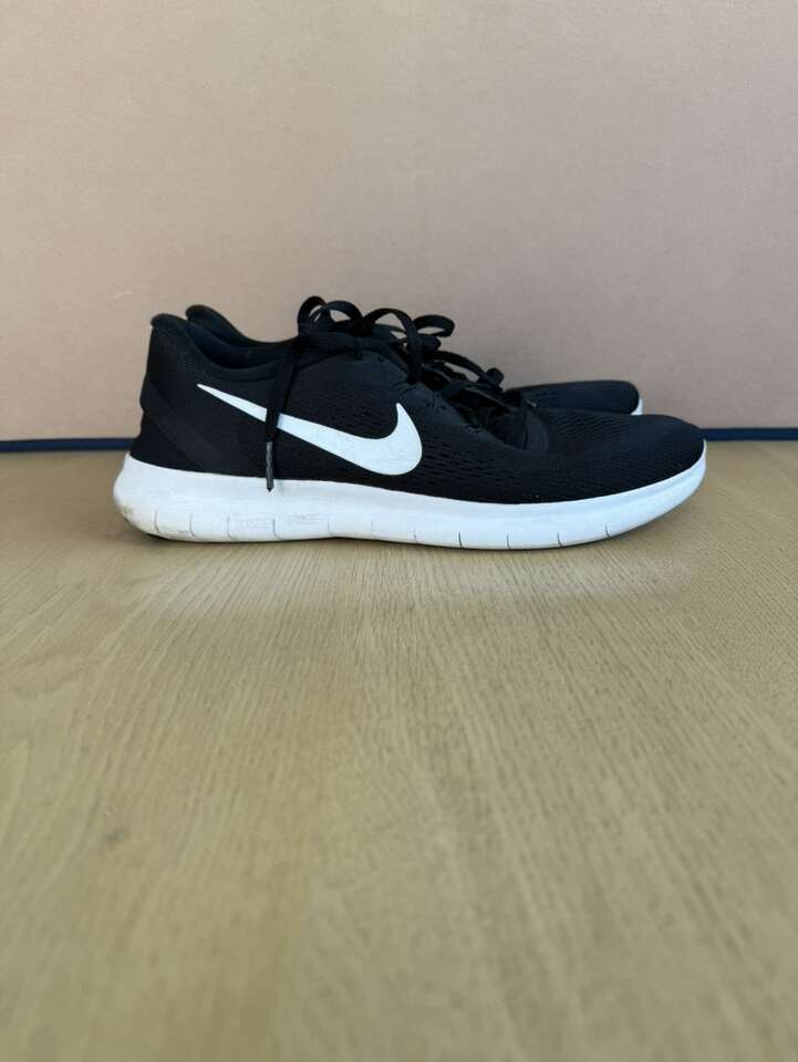Size 9 Nike Shoes