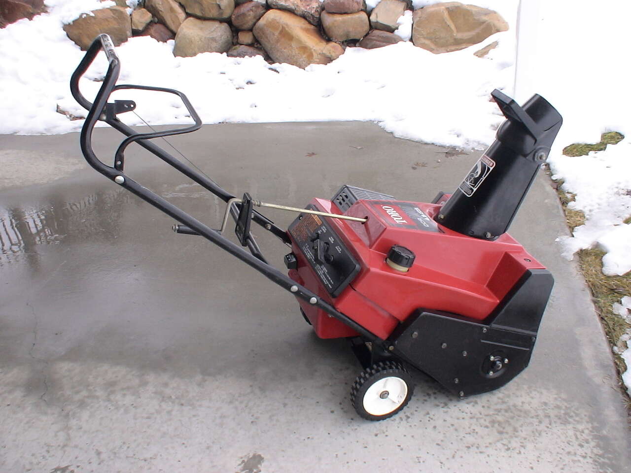 Like New Toro Snowblower ccr 2000 4.5 HP Snow Thrower Snowthrower Snow Machine Snow Blower Snow Plow