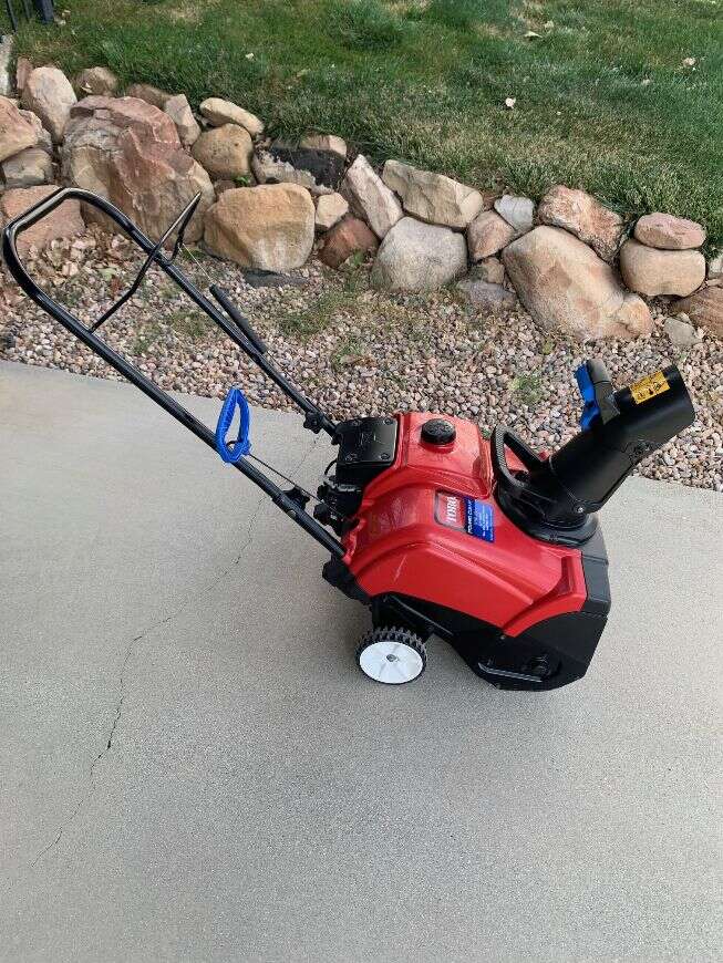 Like New Toro 4 cycle power clear 518 ZE SnowBlower Snow Thrower Snowthrower Snow Machine Snow Plow Snow Blower