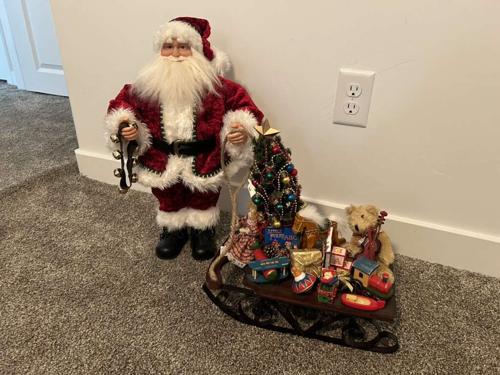Santa Doll/statue