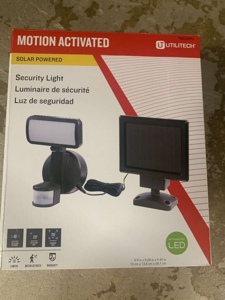 Utilitech 110-Degree 350-Lumen Solar Flood Light