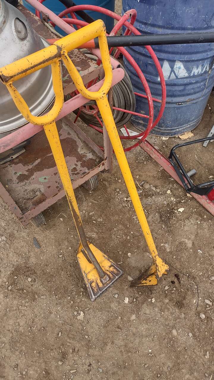 Shingle remover tool