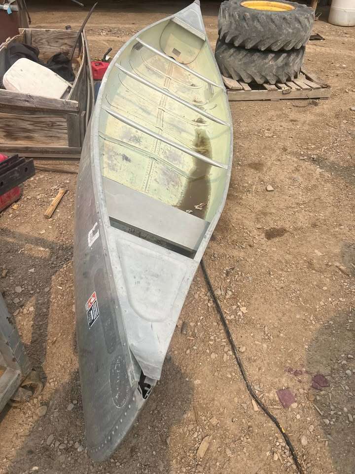 Aluminum Canoe  14'