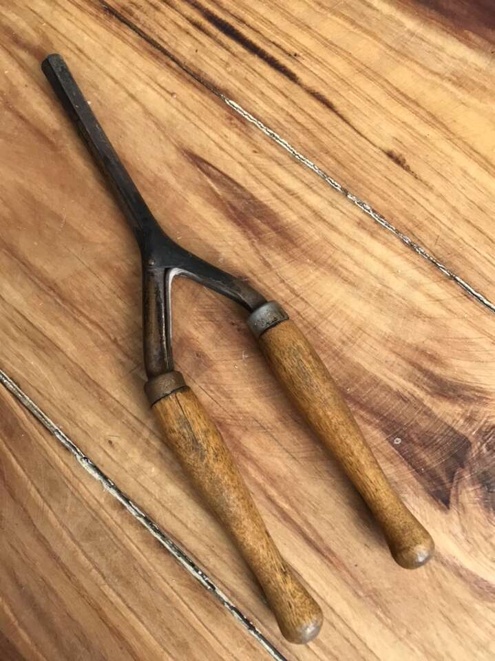 Old Heat Up Curling Iron