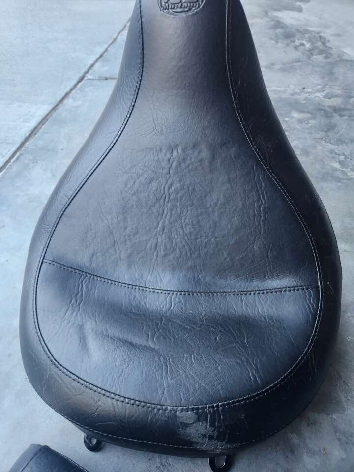 mustang motorcycle seat