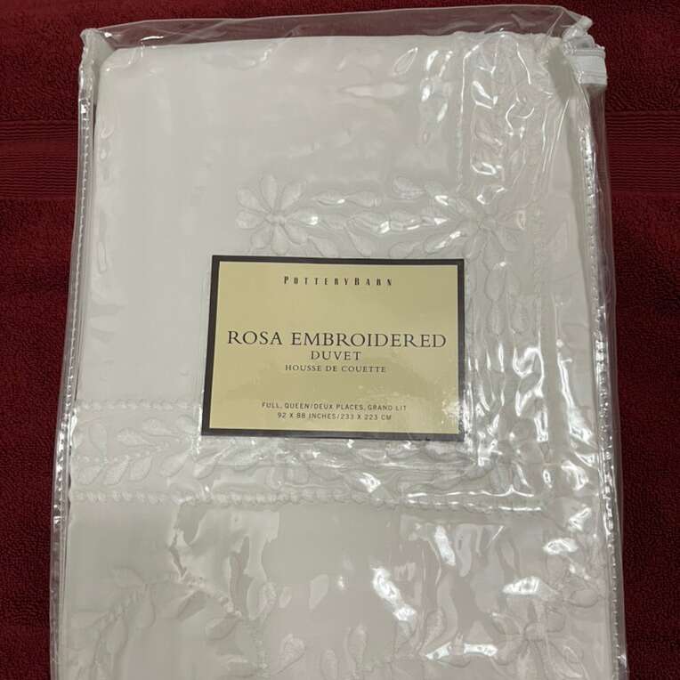 POTTERY BARN - Queen Duvet Cover & Shams