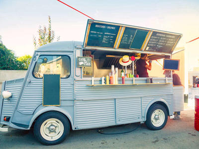Food Truck Commissary (not the truck itself) / Economato del camión de comida (no el camión en sí)