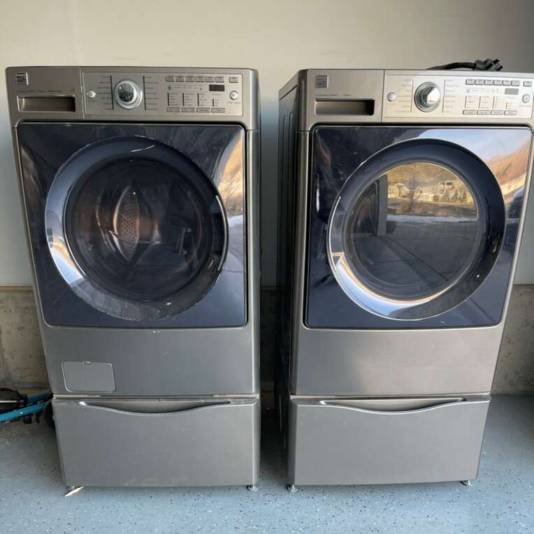 Kenmore Elite Washer/Dryer With Pede… Appliances