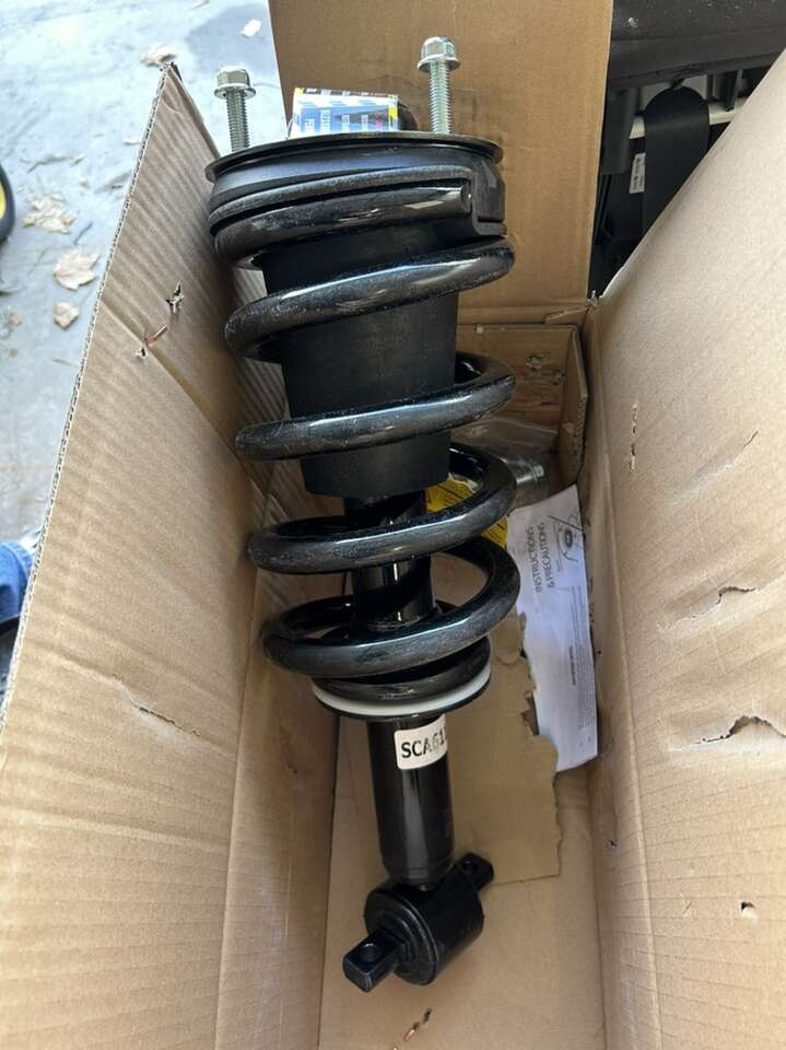 New TRQ Front Shock Strut Chevrolet GMC 1500