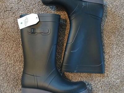 New Sz 6 and 8 Women's Rainboots, Rain Boots