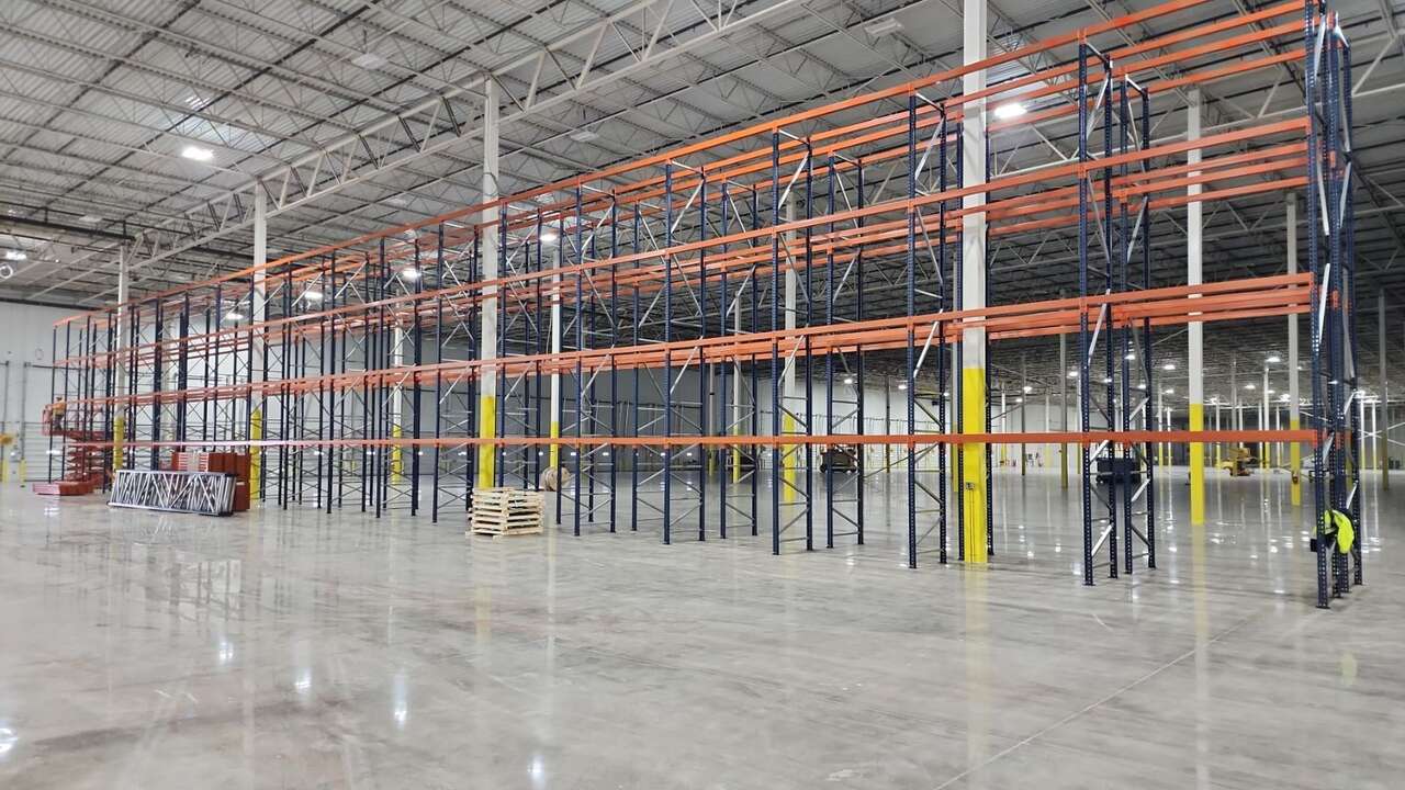 Quality New Teardrop Pallet Rack Warehouse Racking Garage Shelving for sale