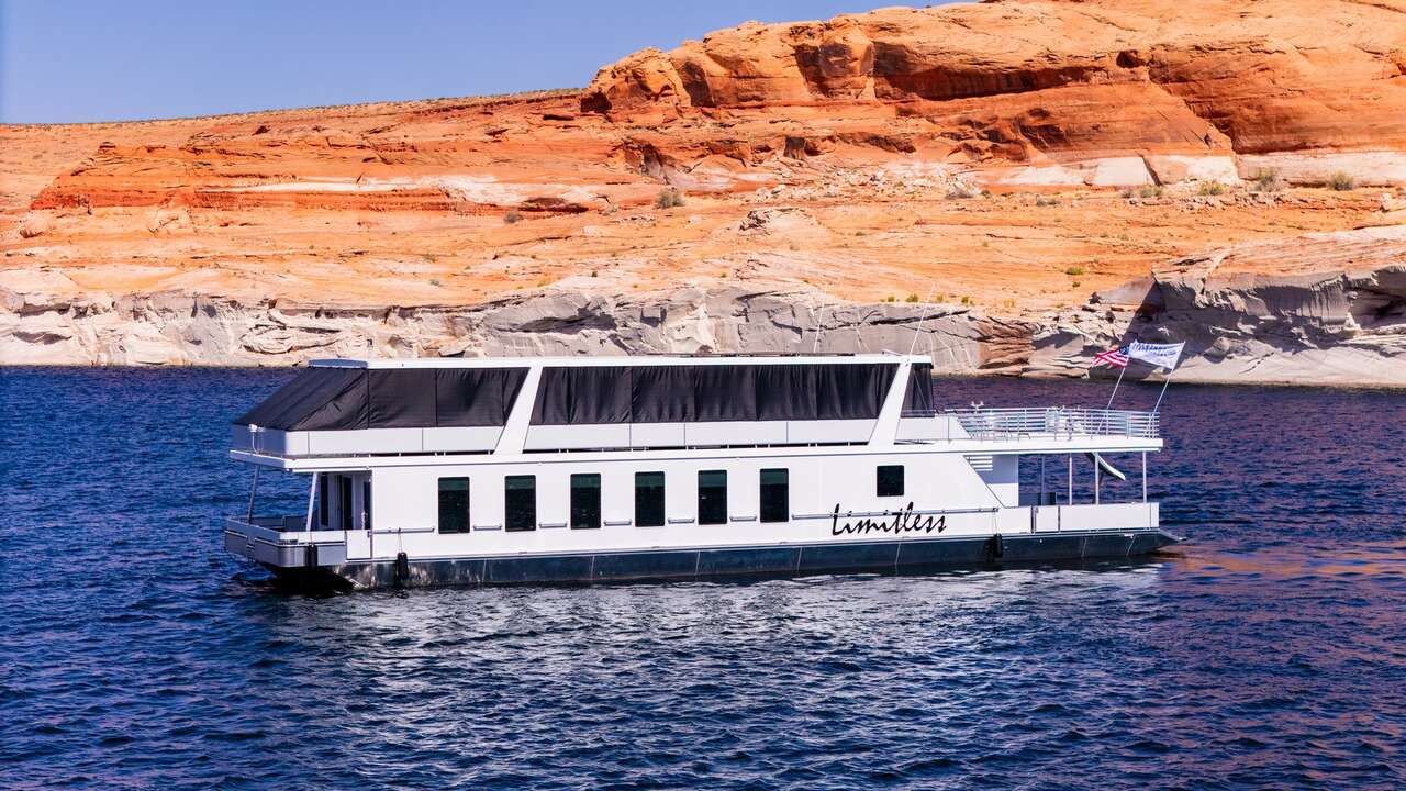 July / August / September Weeks! 90' x 20' Houseboat REVERSE LAYOUT Lake Powell "LIMITLESS" Antelope Point Marina