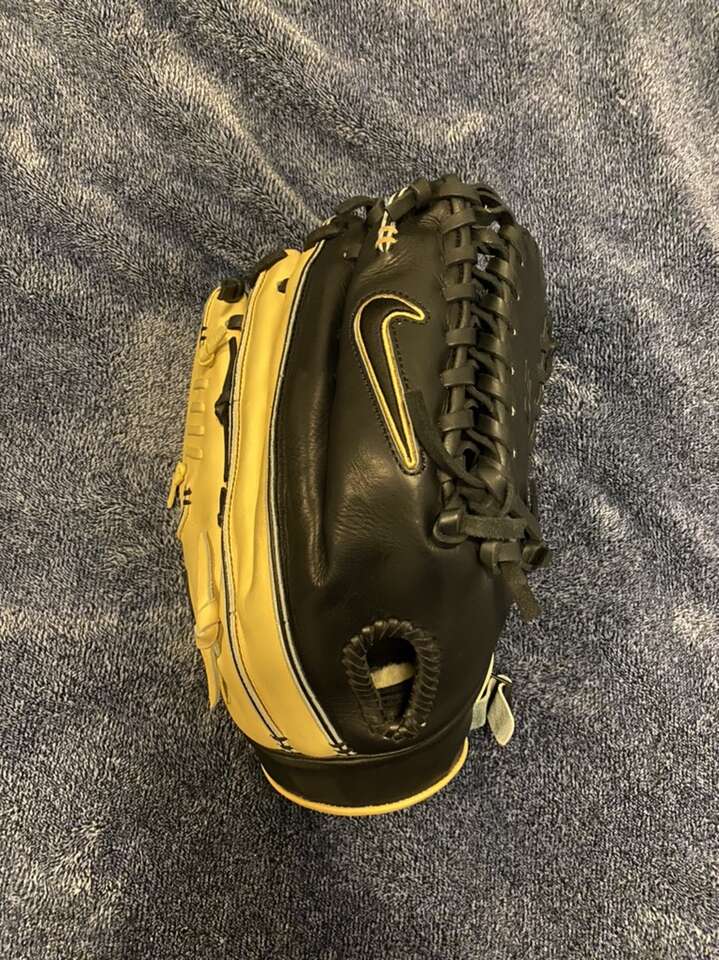 Very Rare 1of1 Brand New NIKE Glove!!