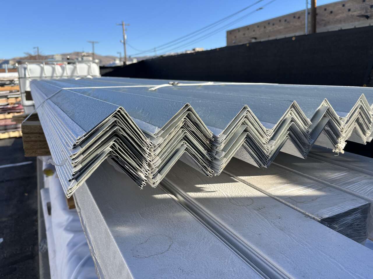 95% OFF! NEW Angle Sheet Metal / Flashing - 2.5"x2.5"x144" - 16 Gauge - 1.3 mm Textured Steel - White - Teardrop Hems