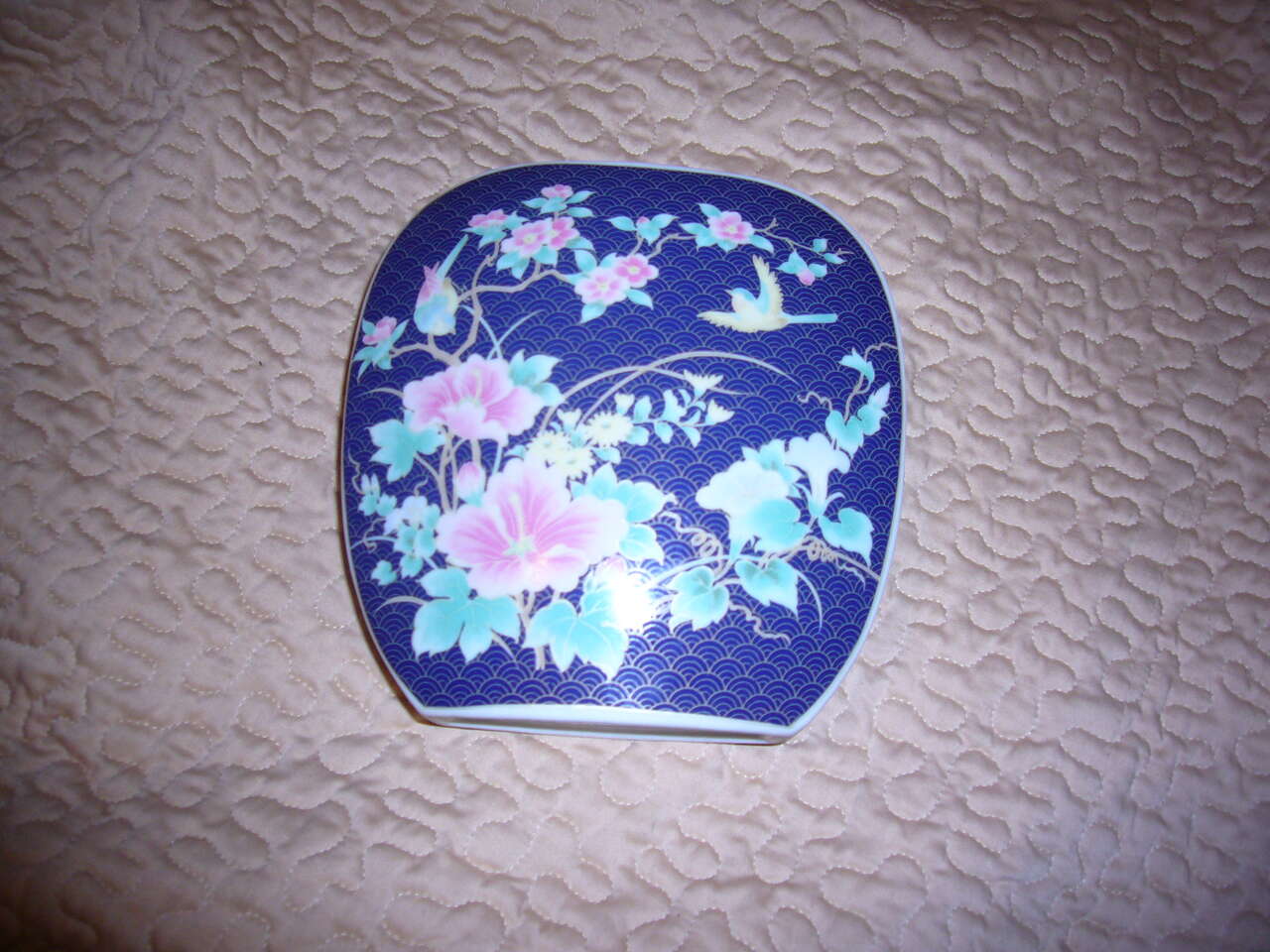 REDUCED. Japanese Vase, Pier1 imports, beautiful imported made in Japan.