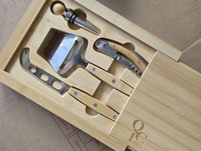 Laurelwood Cheese and Wine Set