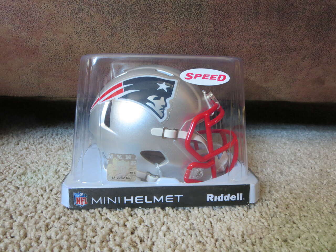 New England Patriots 500 Piece Helmet Shaped Puzzle