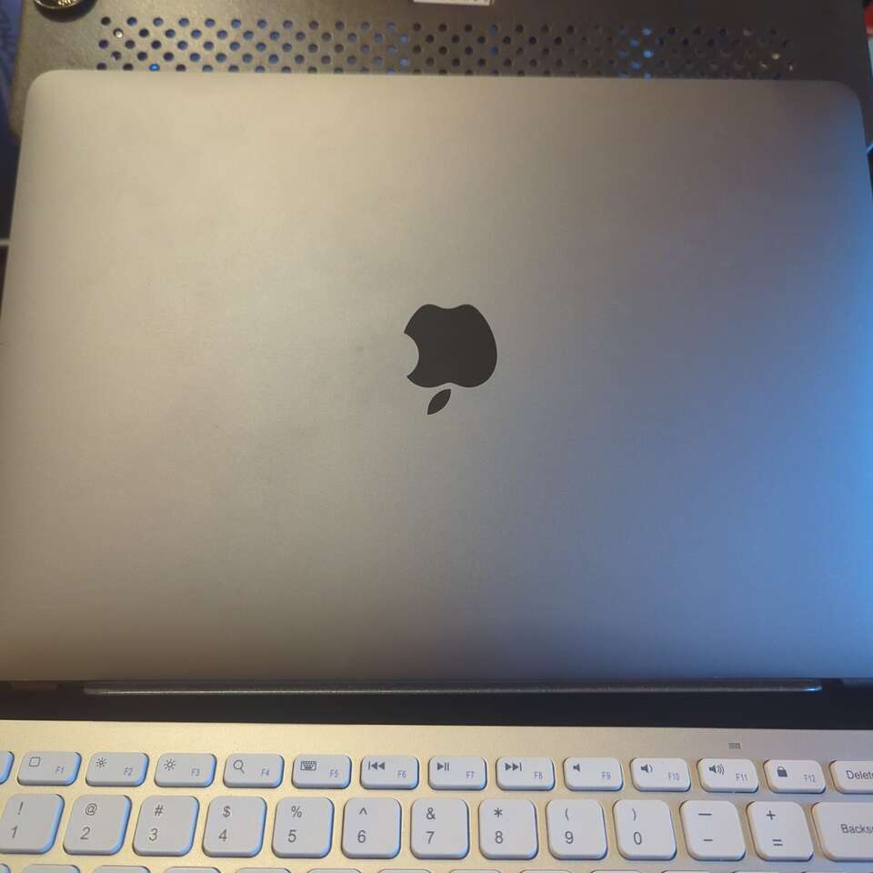 Apple MacBookPro A1706 BTO 13"  [USED]