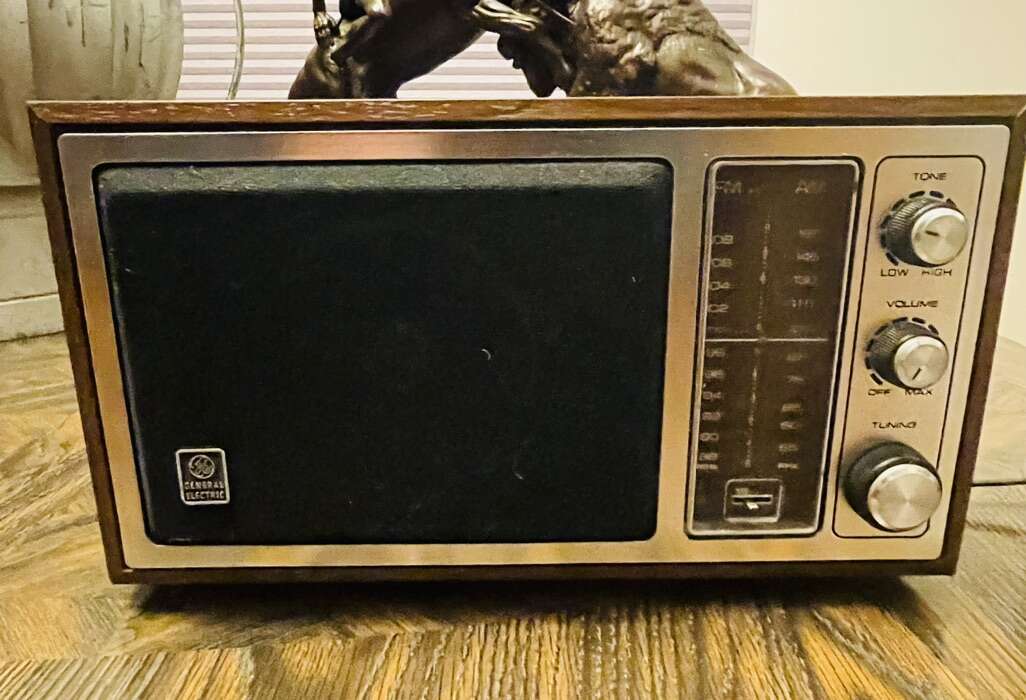 Vintage Am/Fm GE Radio