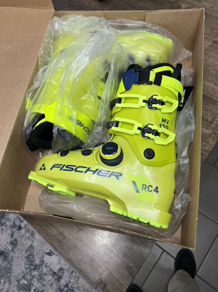 Fischer RC4 130 MV BOA Ski Boots
