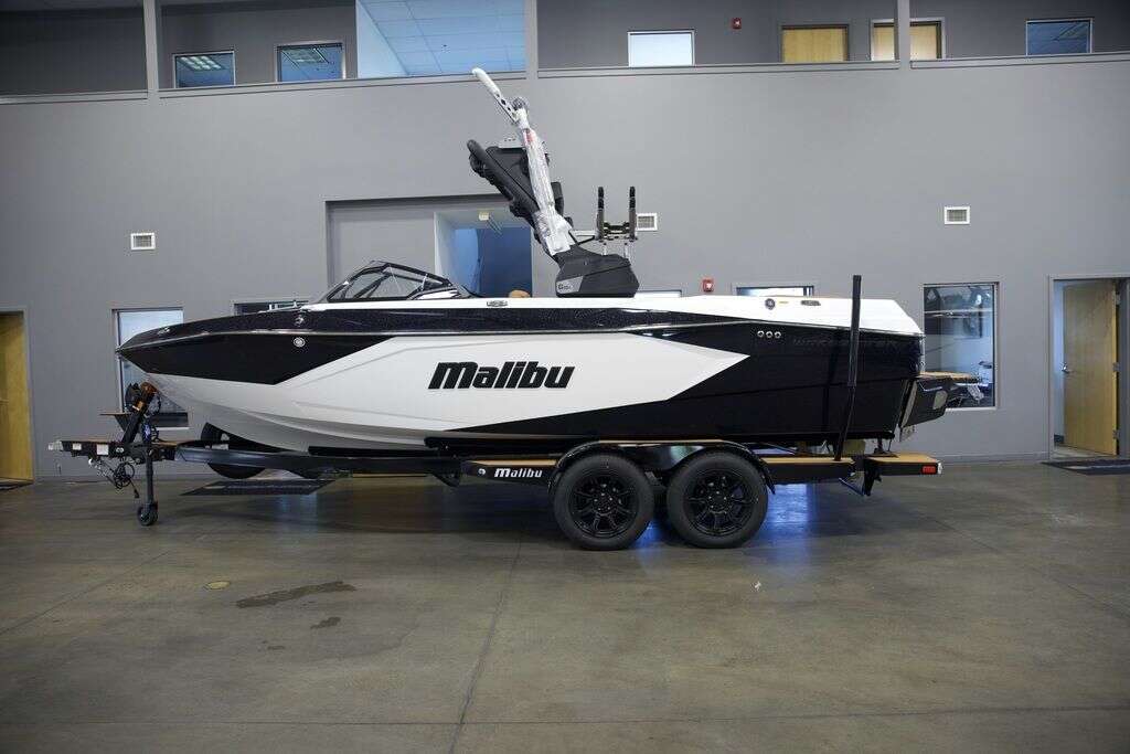 2025 Malibu Boats 23 LSV