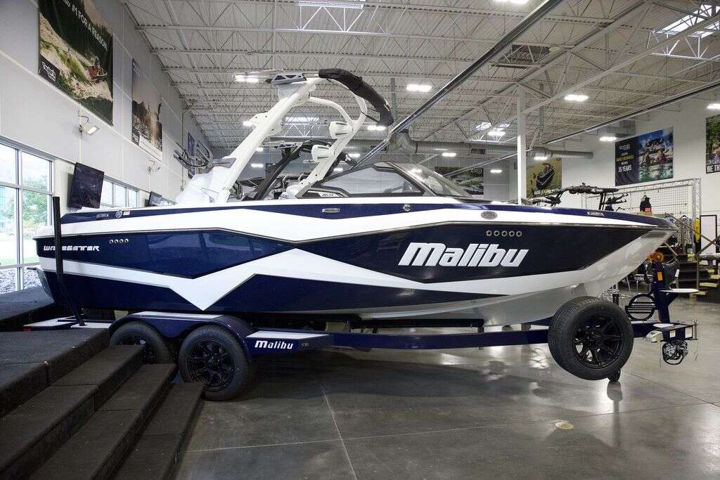 2025 Malibu Boats 22 LSV