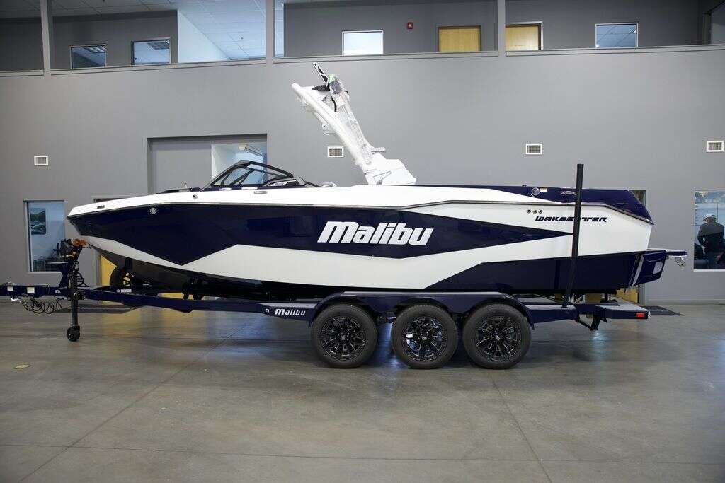 2025 Malibu Boats 25 LSV
