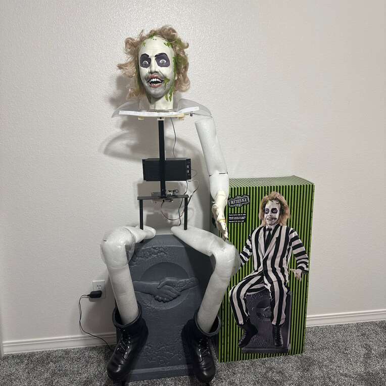 Beetlejuice Animatronic Spirit Hallow… Furniture