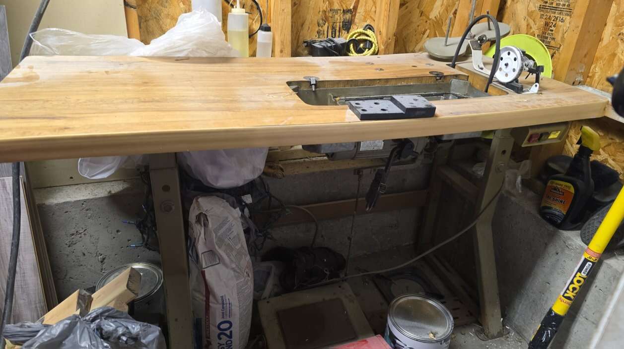 Sowing machine table with clutch motor