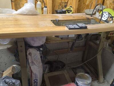 Sowing machine table with clutch motor