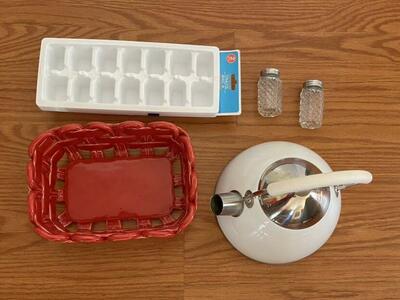 Set Of 6 Kitchen Items/ Dishes