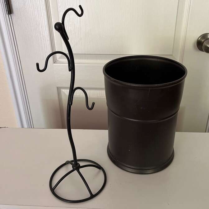 Set Of Metal Brown Jewelry Hanger And Basket
