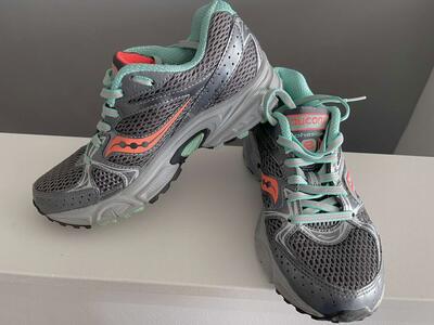 Women’s Saucony Grid Cohesion 6 trail running shoes. Size 5.5. Like new. $30