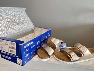 Beautiful Authentic Birkenstock Arizona Metallic Copper leather big-buckle sandals! Women’s Size 5/ Euro 36- $90 NIB w/tags