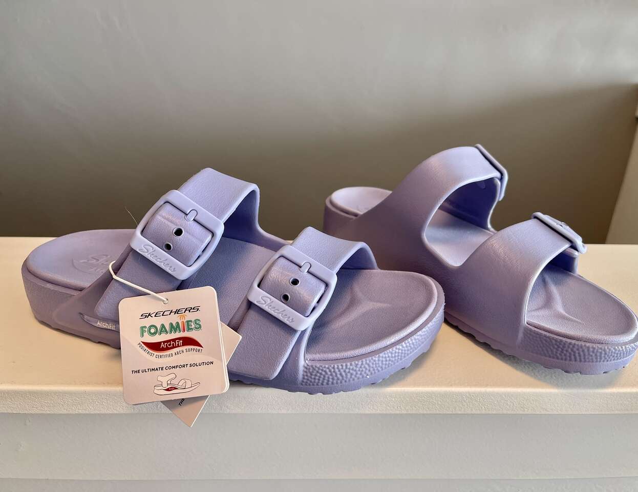 Women’s size 6 NIB Skechers Lavender Cali Breeze 2.0 Arch Fit Foamies Sandals, Cute! - $25