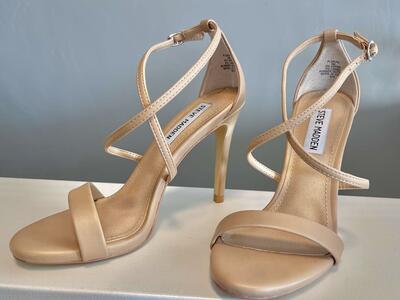 Women’s size 6 Steve Madden Floriaa Natural Vegan Leather Strappy heels sandals, Nice!, New in Box- $35