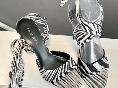 Women’s size 5.5 black/white zebra Nine West Sisi chiffon ankle wrap open toe sandals/heels, narrow width, Y2K- $20