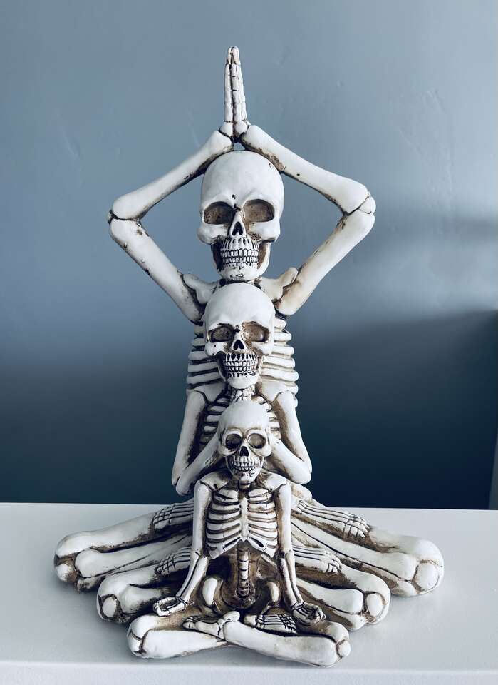 Happy trio of seated yoga Halloween decor skeletons! Heavy resin, nicely detailed, Like new -$30