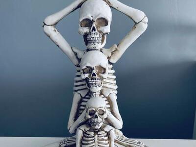 Happy trio of seated yoga Halloween decor skeletons! Heavy resin, nicely detailed, Like new -$30