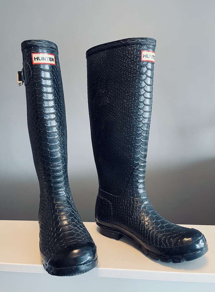 Authentic Vintage Black Hunter Boa Tall Rain Boots Wellies - Rare- Women’s size 6, Waterproof-$40