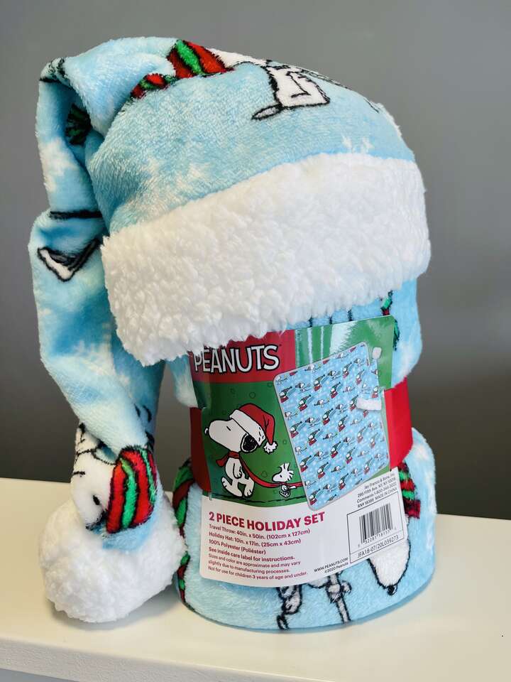 New Peanuts Snoopy Woodstock Kids Christmas Holiday Travel Blanket/Hat Gift Set- Adorable, soft! -rare-$15