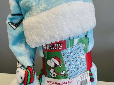 New Peanuts Snoopy Woodstock Kids Christmas Holiday Travel Blanket/Hat Gift Set- Adorable, soft! -rare-$15