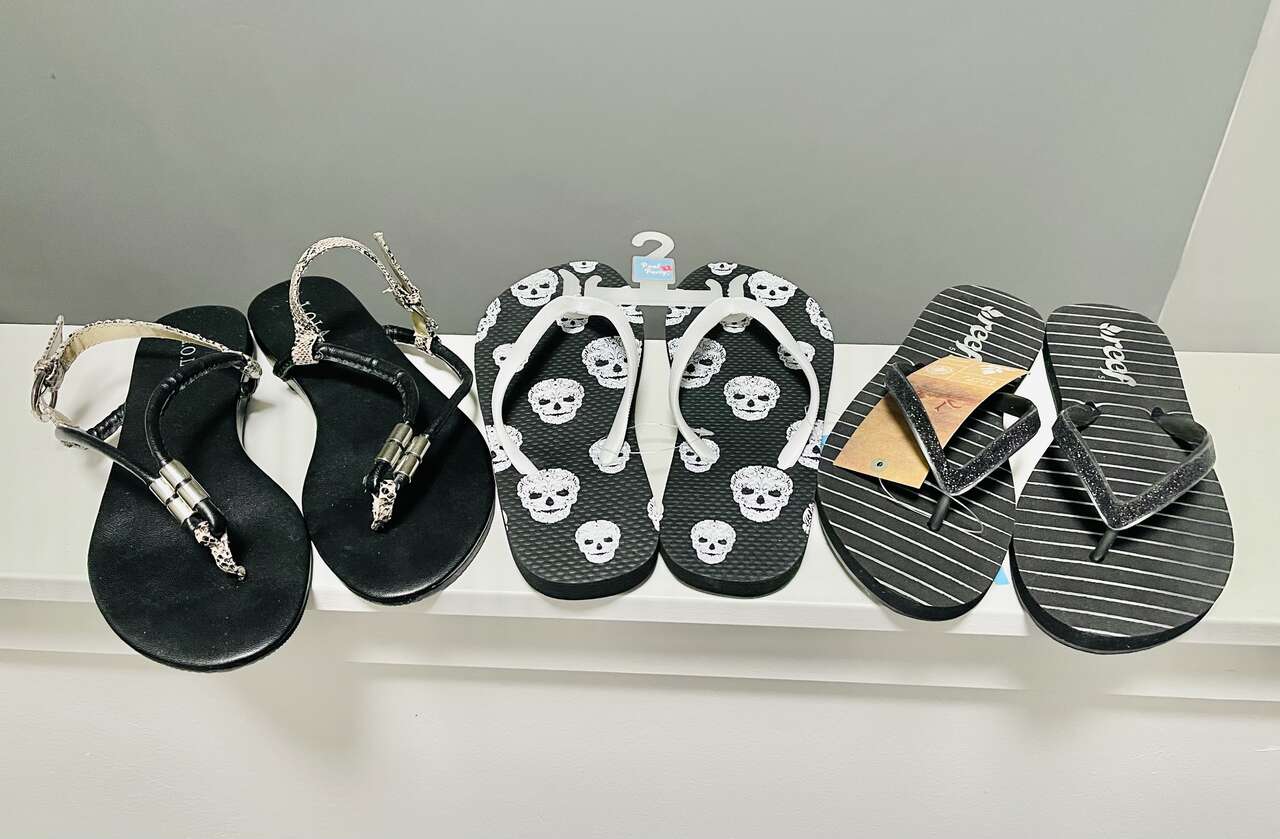 Lot of 3, Women’s size 5 Reef flip-flops, skull flip flops & Lola thong slingback black sandals-New-$10 for all 3